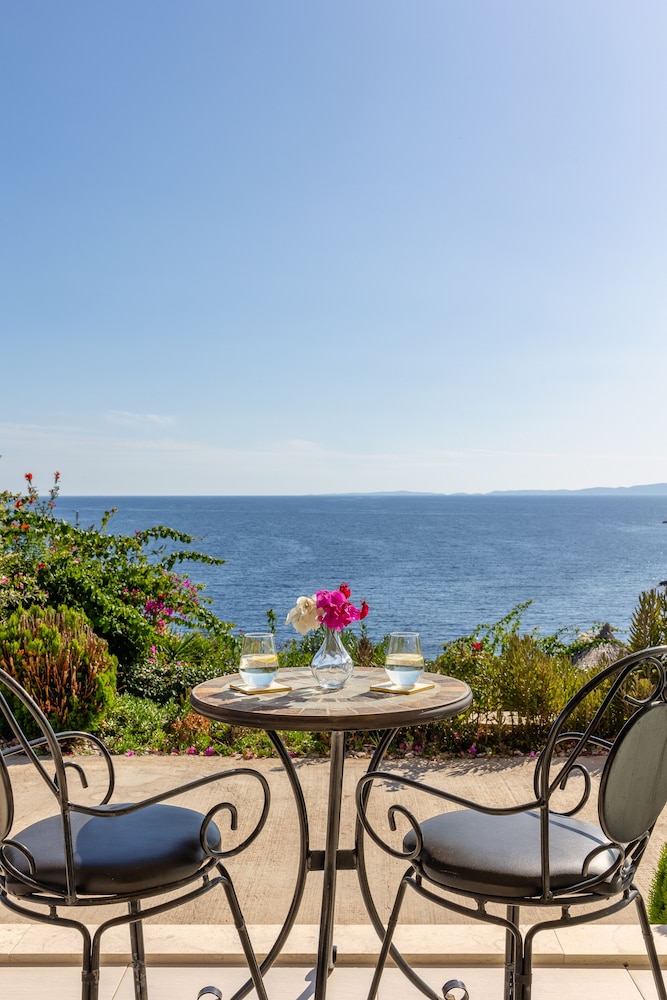 Junior Suite with Patio and Sea View - Photo 2