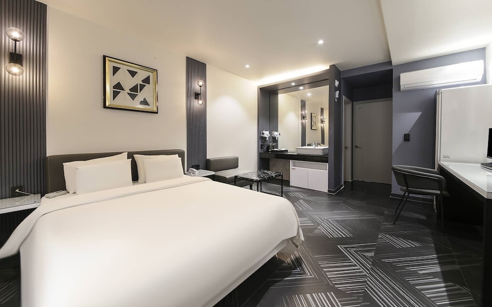 Premium Double Room, Private Bathroom, City View