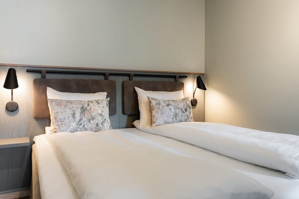 Junior Studio Suite, 1 Queen Bed photo 3