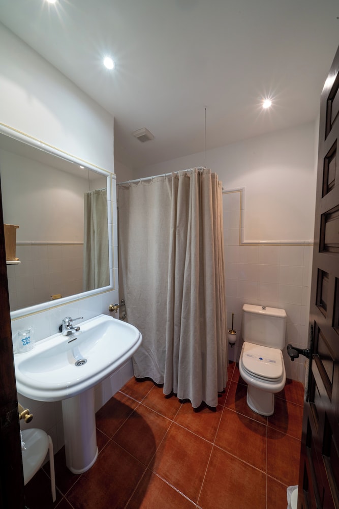 Standard Double or Twin Room photo 3