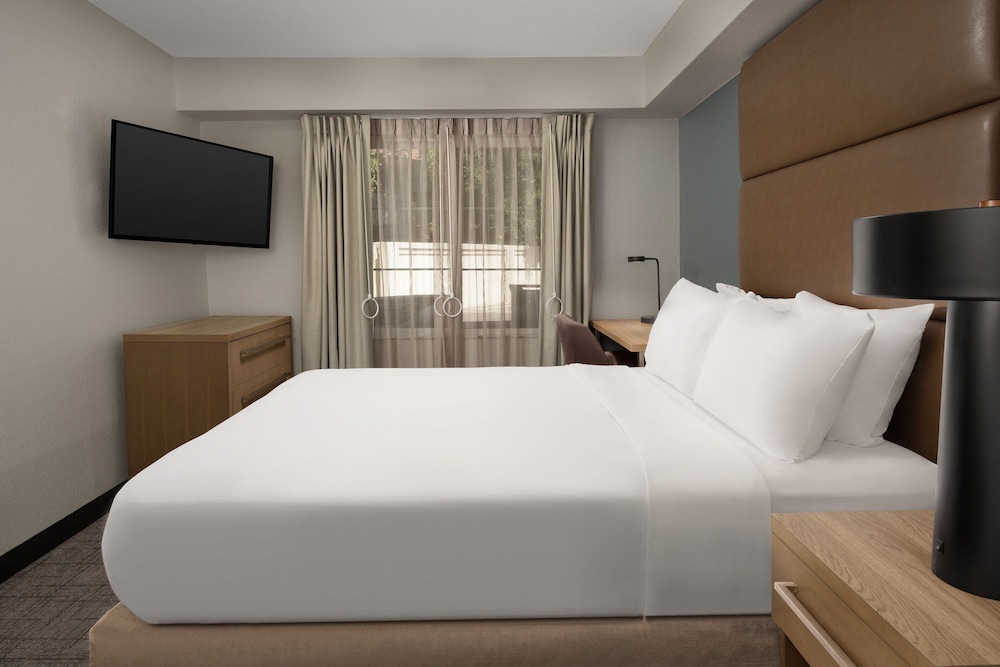 Suite, 2 Bedrooms - Photo 4