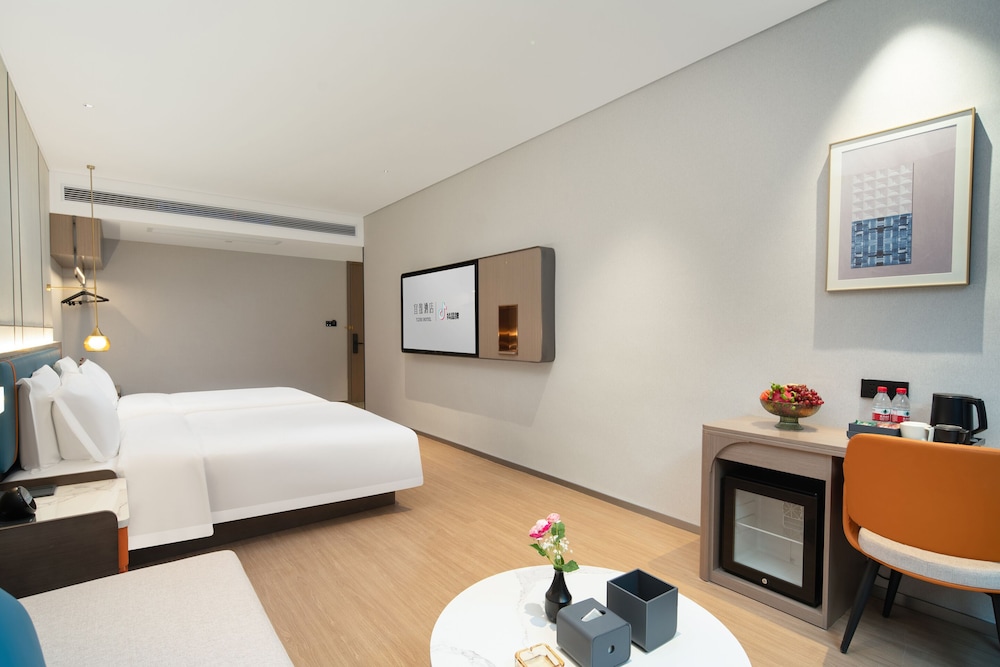 Deluxe Room, City View photo 2