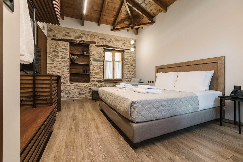 Deluxe Double Room - Photo 10