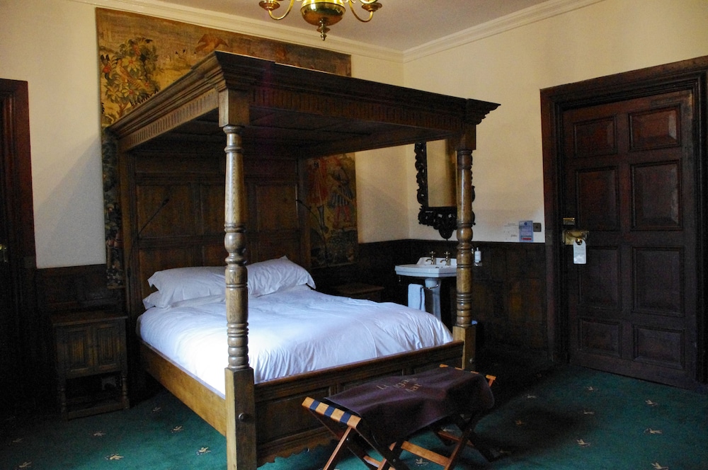 Classic Double Room (Four Poster) photo 2
