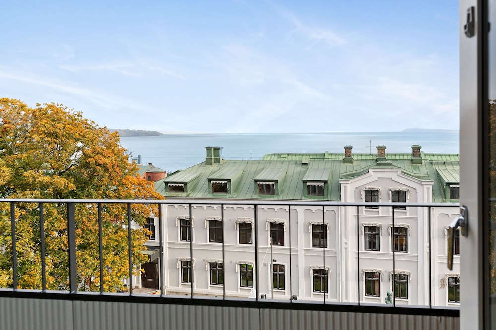 Executive Suite, 2 Twin Beds, Balcony, Sea View - Photo 4