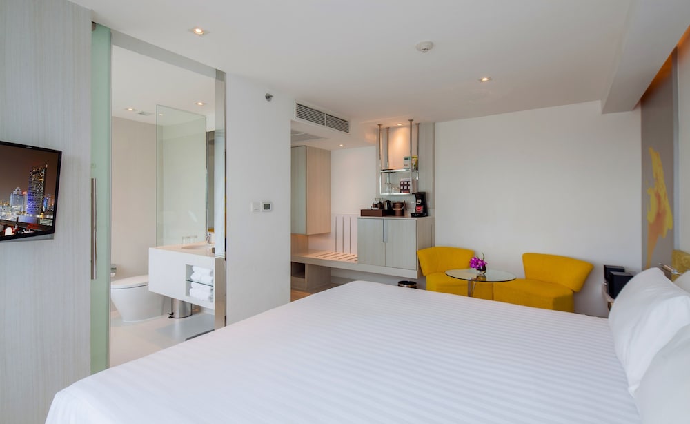 Family Room (Deluxe, Residence King + Bunk Beds) photo 1