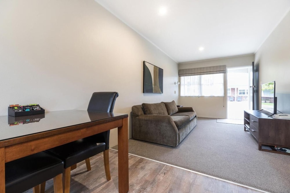 1 Bedroom Spa Bath Unit photo 2