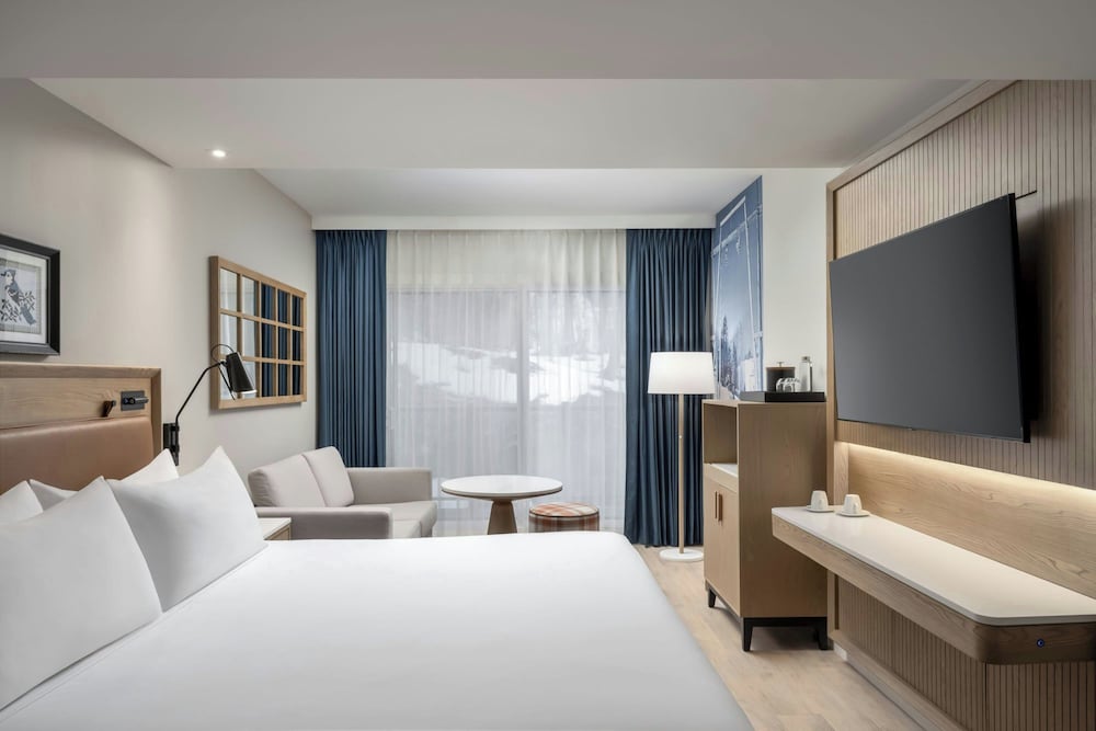 Room, 1 King Bed, Balcony, Garden View (Balcony) - Photo 1