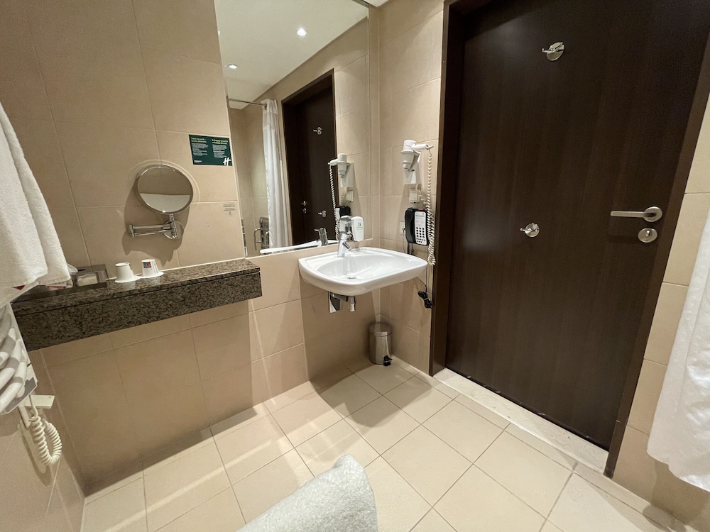 Standard Room, 1 King Bed, Accessible - Photo 3
