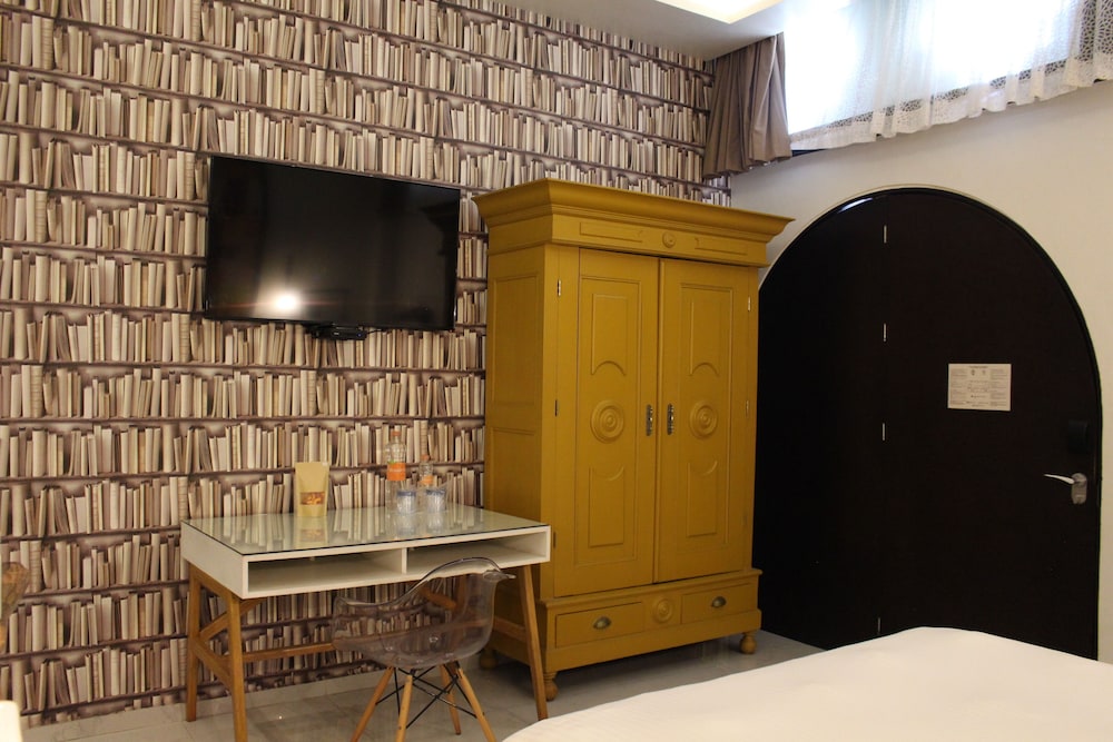 Basic Queen Room photo 2