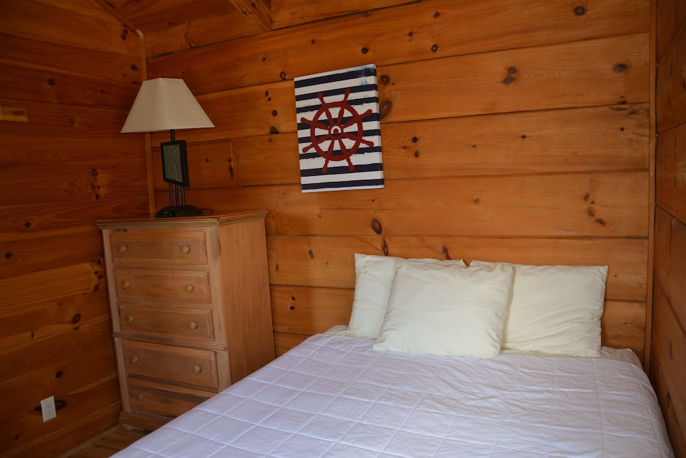 Cabin, 2 Bedrooms (Cabin 60) photo 2