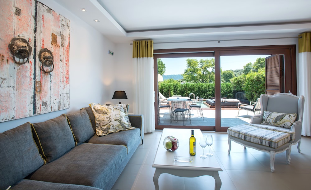 Two Bedroom Residence with Private Pool photo 3
