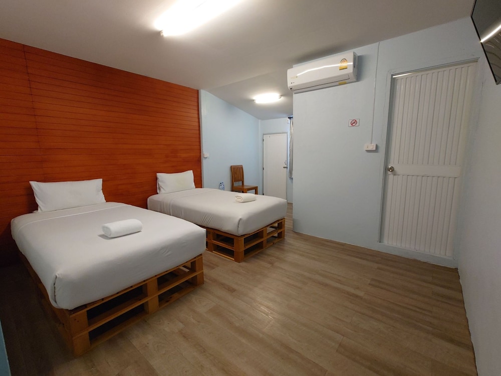 Standard Twin Room - Photo 1