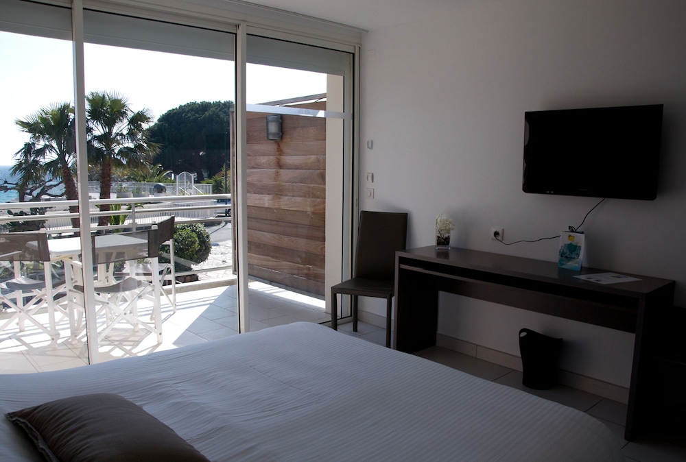 Room, Multiple Beds, Terrace, Sea View photo 2
