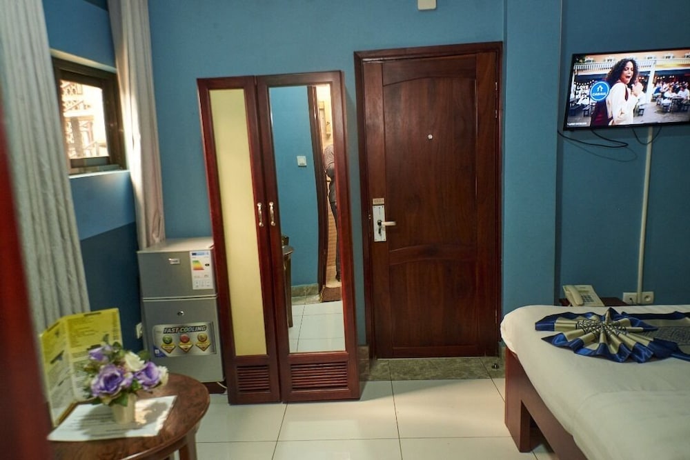 Classic Room, 1 Queen Bed, Balcony