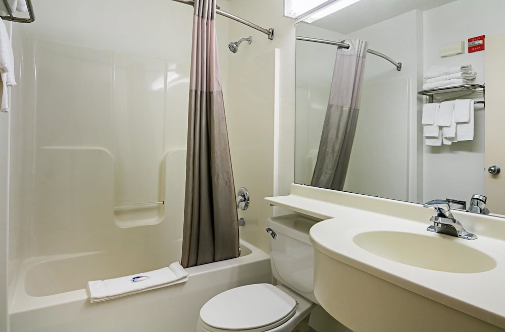Standard Suite, 1 Queen Bed, Accessible, Non Smoking - Photo 6