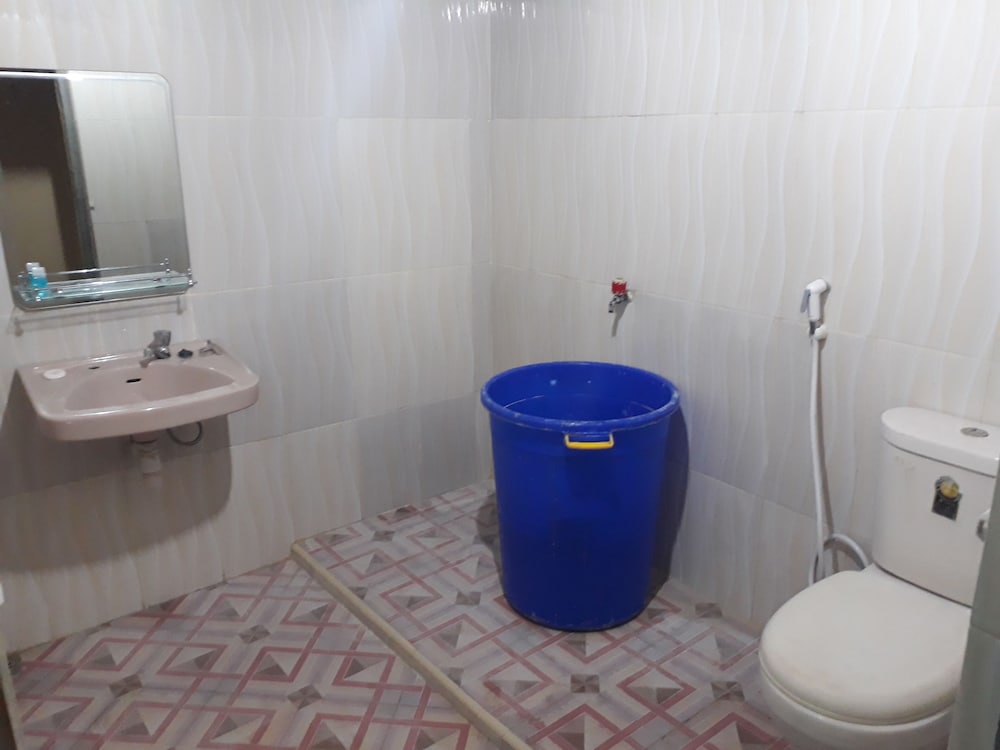 Twin Room - Photo 13