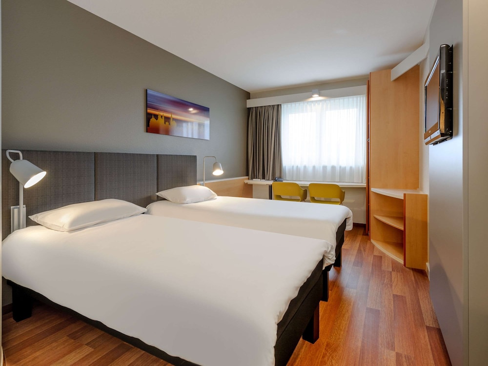 Standard Room, 2 Twin Beds - Photo 1