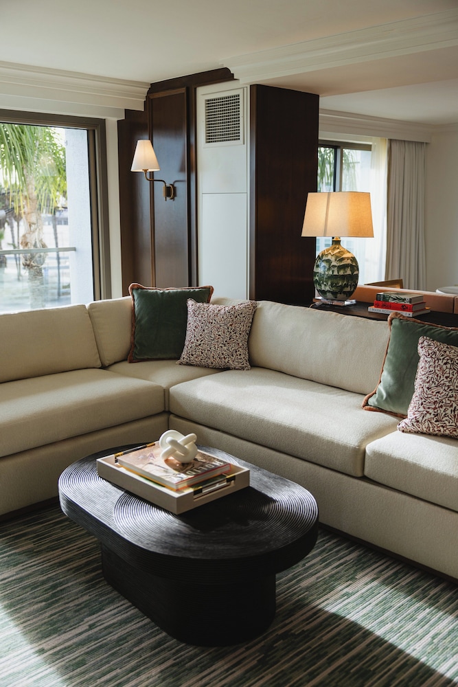 Suite, 1 Bedroom, Corner (Malibu Oceanfront) - Photo 3