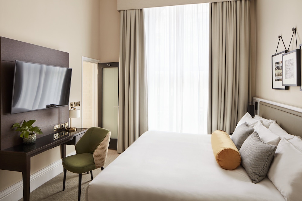 Classic Room, 1 King Bed photo 3