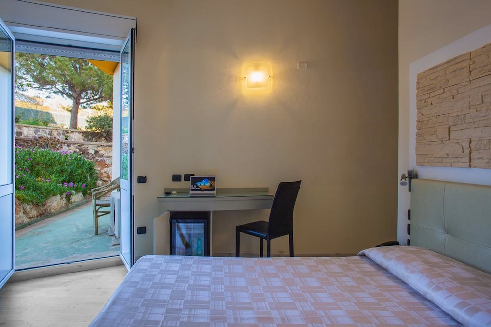 Standard Double Room, Hill View - Photo 7