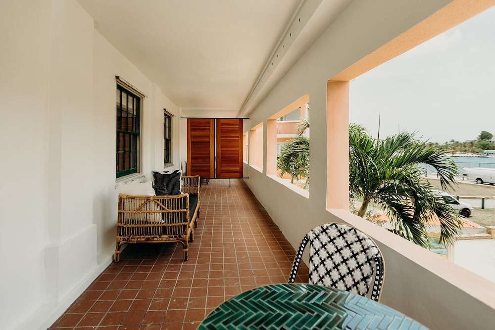 Superior Room, 1 King Bed, Balcony, City View photo 3