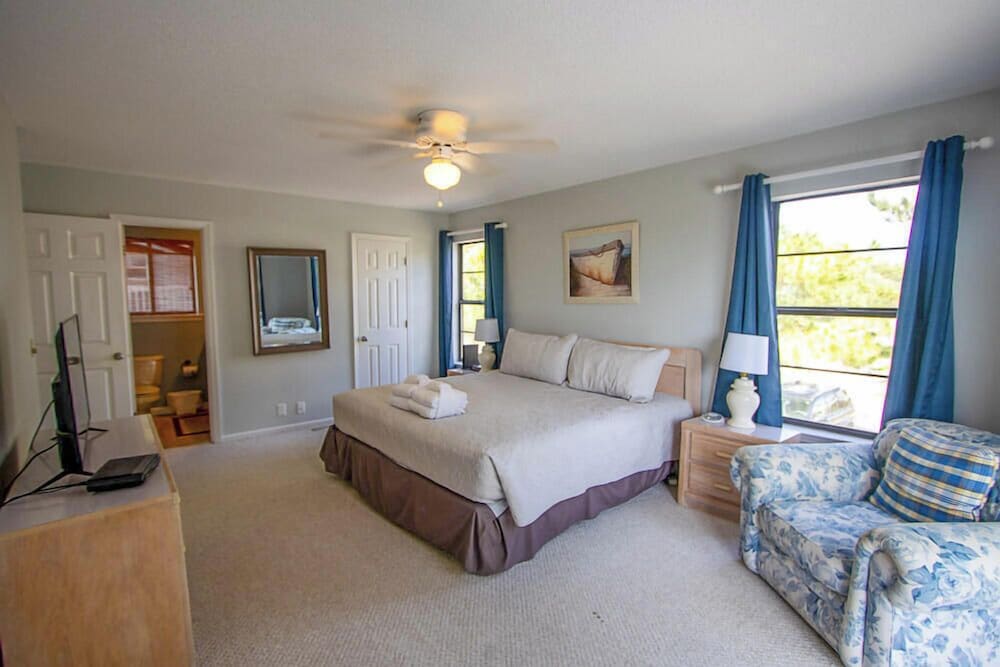 House, Multiple Beds, Patio, Ocean View (727 Seahorse Rd) photo 2