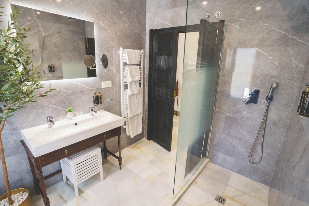 Deluxe Double Room, Balcony, Garden View