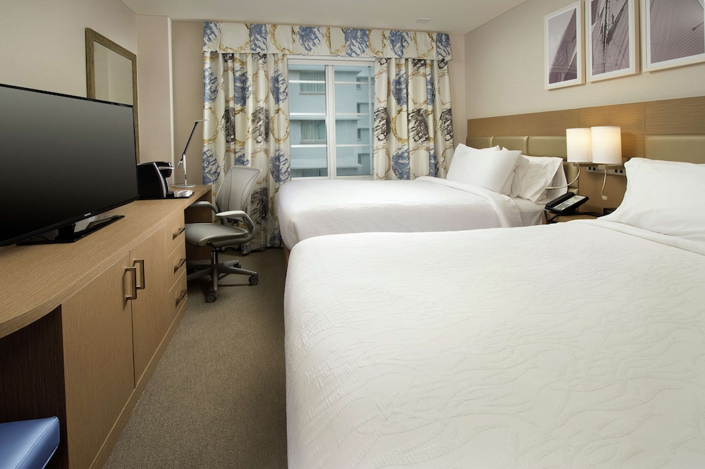 Room, 2 Queen Beds, Accessible (Roll-In Shower)