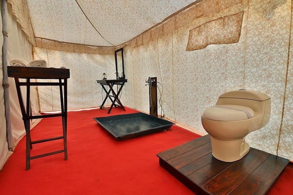 Deluxe Tent photo 3
