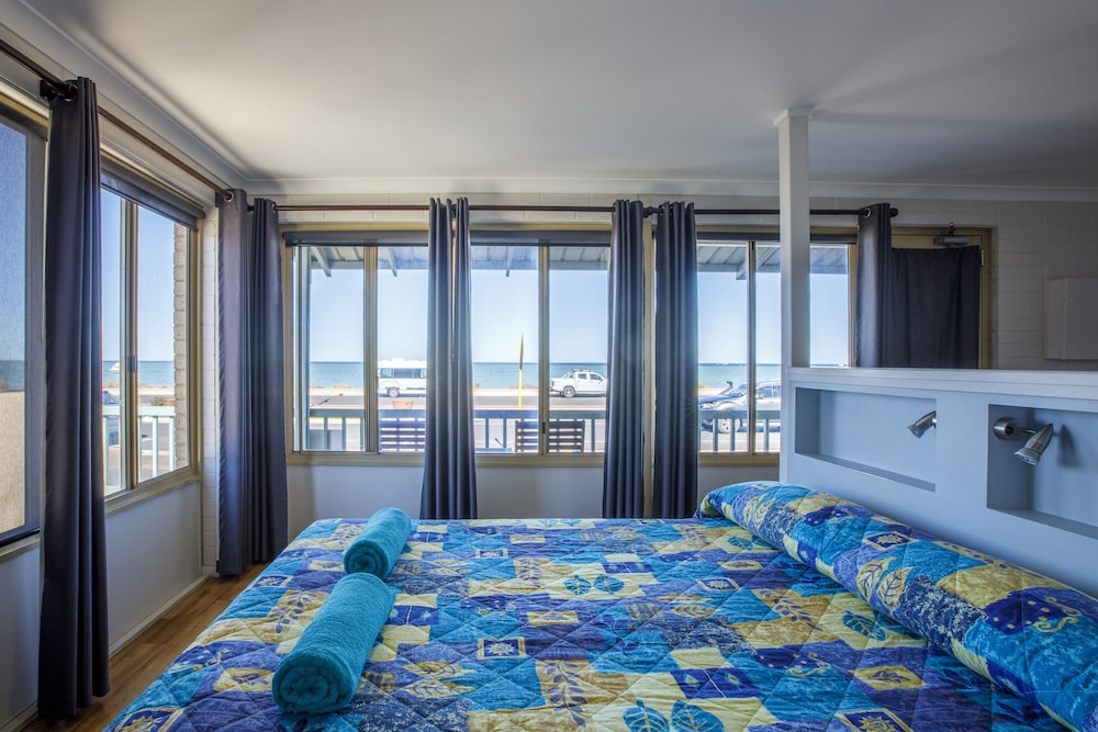 Oceanview Studio Unit (1Q) photo 2