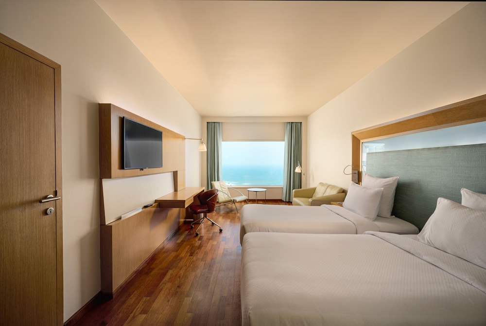 Premier Room, 2 Twin Beds - Photo 10