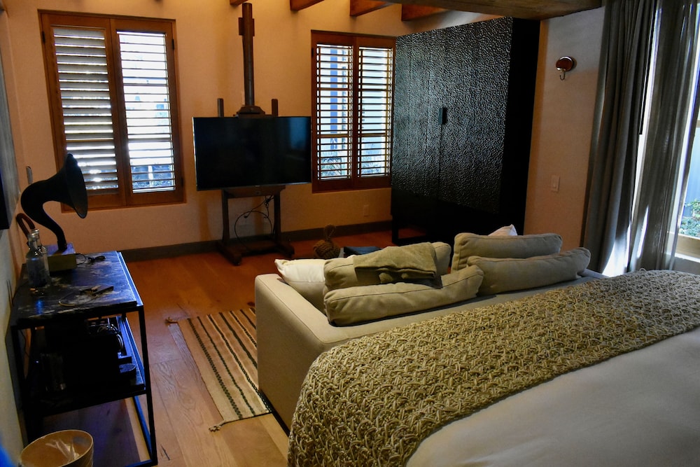 Suite 3 photo 3