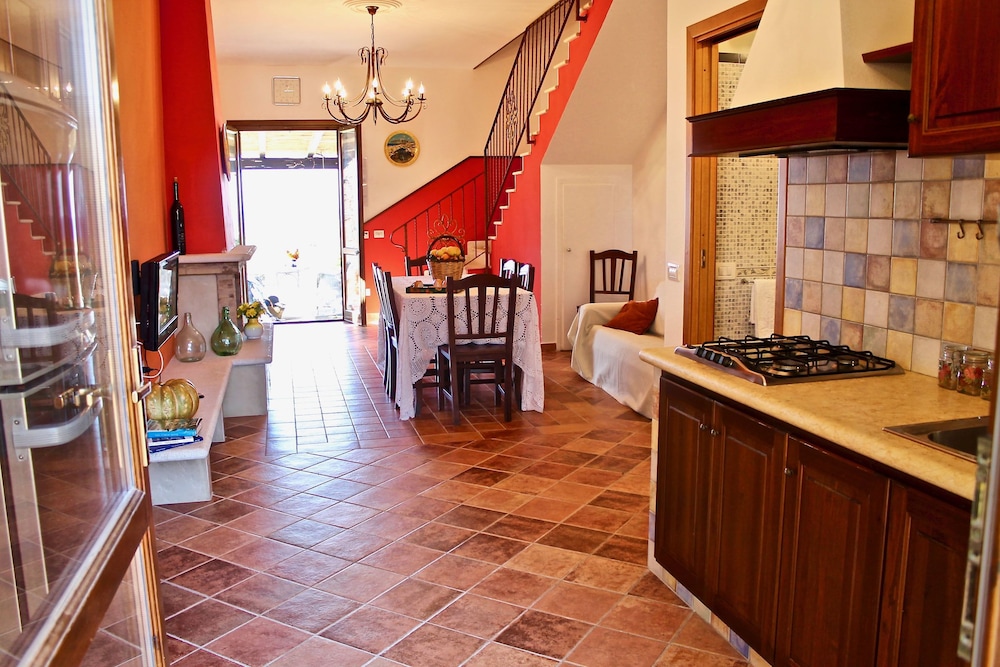 Deluxe Suite, 2 Bedrooms, Kitchen, Sea View photo 2