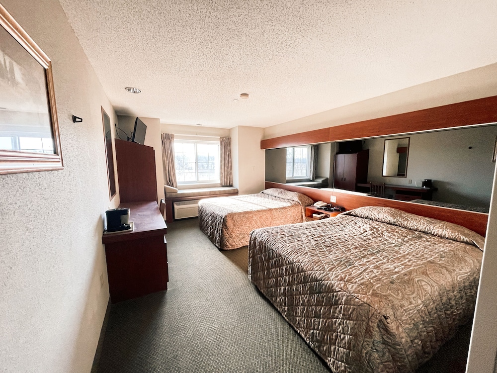Double Room, 2 Queen Beds, Smoking, Private Bathroom photo 1