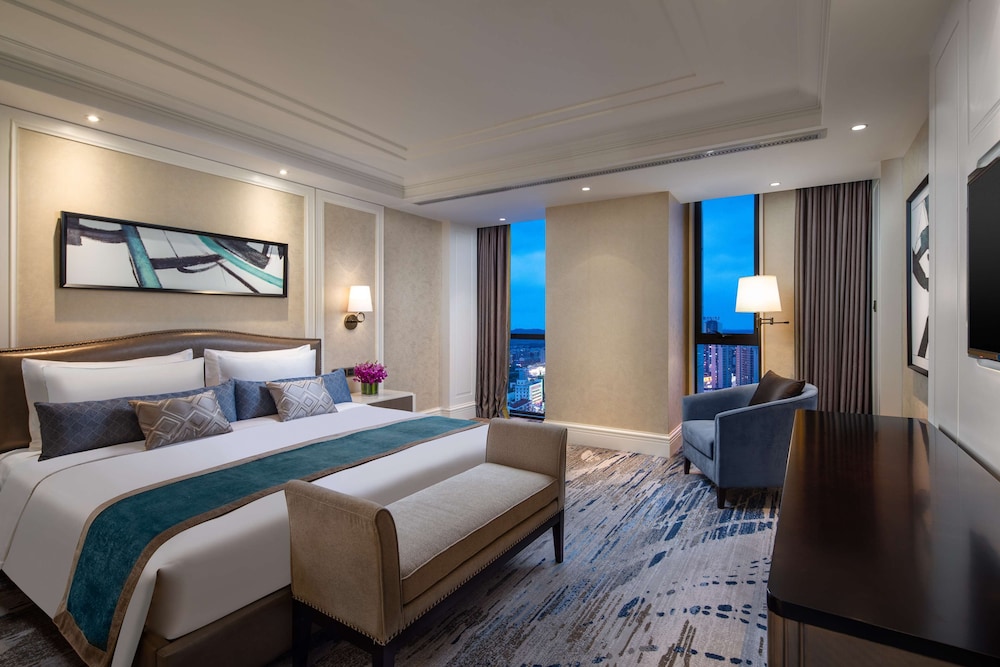Deluxe Suite, 1 King Bed, Non Smoking (Executive) - Photo 1
