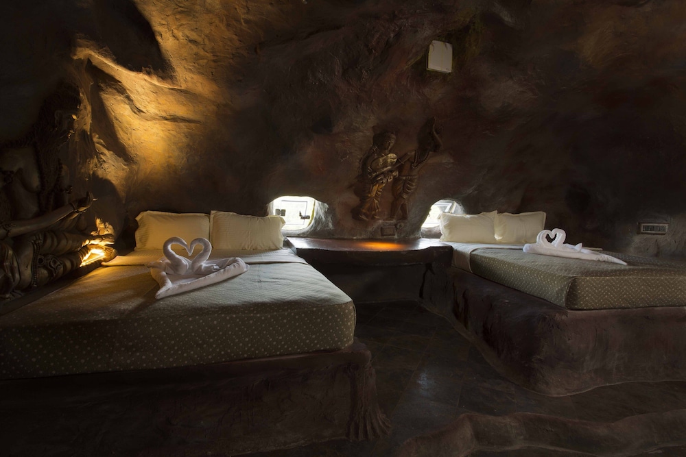 Cave Suites - Photo 10