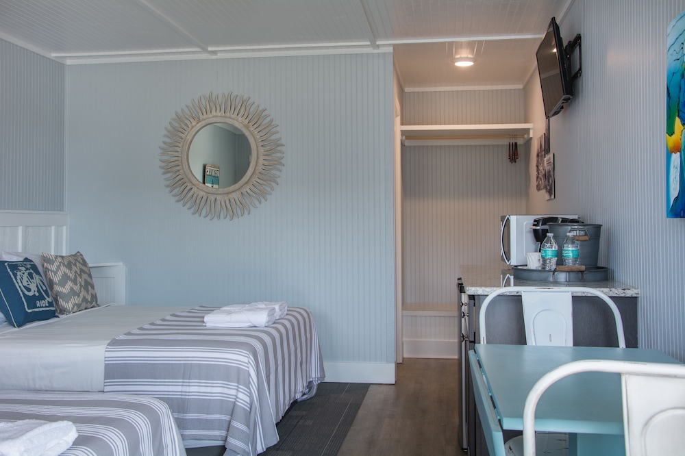 Single Room, 2 Queen Beds photo 3