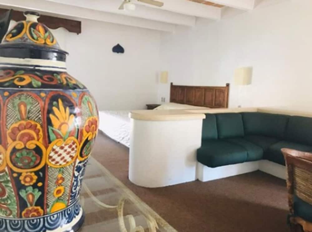 Family Room (Cipres)