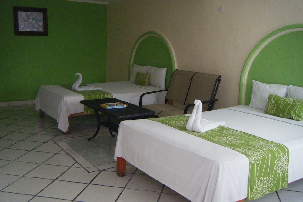 Standard Room, 2 Double Beds photo 3