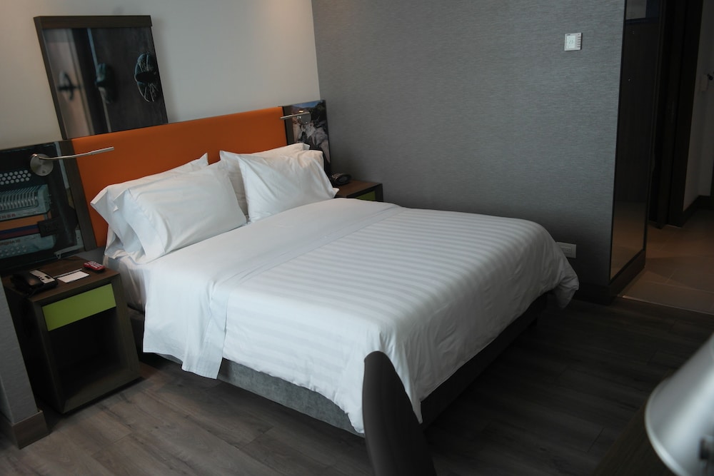 Room, Accessible photo 2