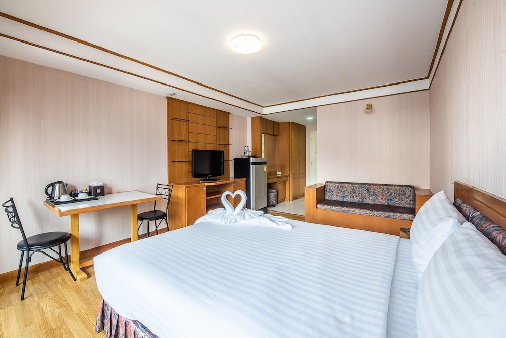 Standard Studio, 1 Queen Bed photo 3
