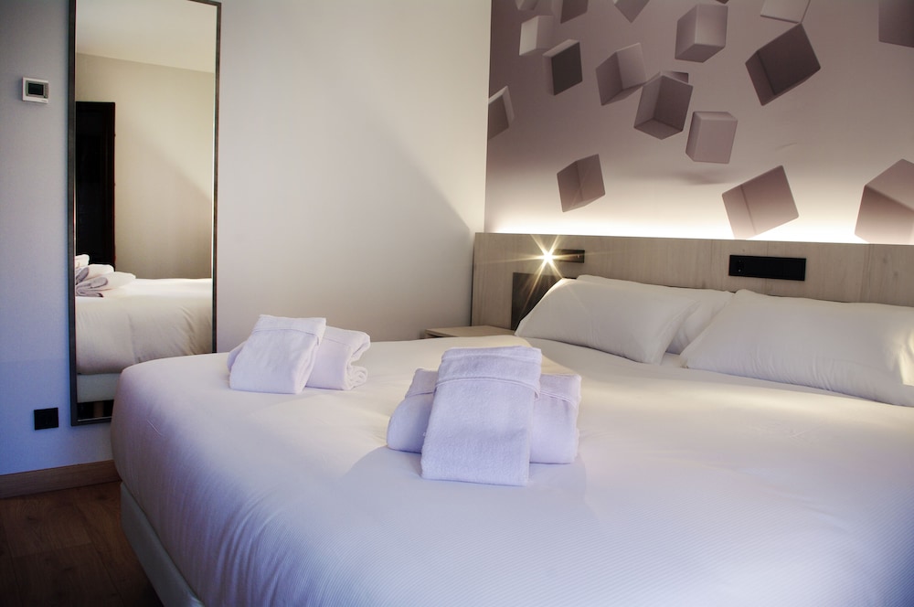 Superior Double or Twin Room (NERU Balcón) - Photo 3