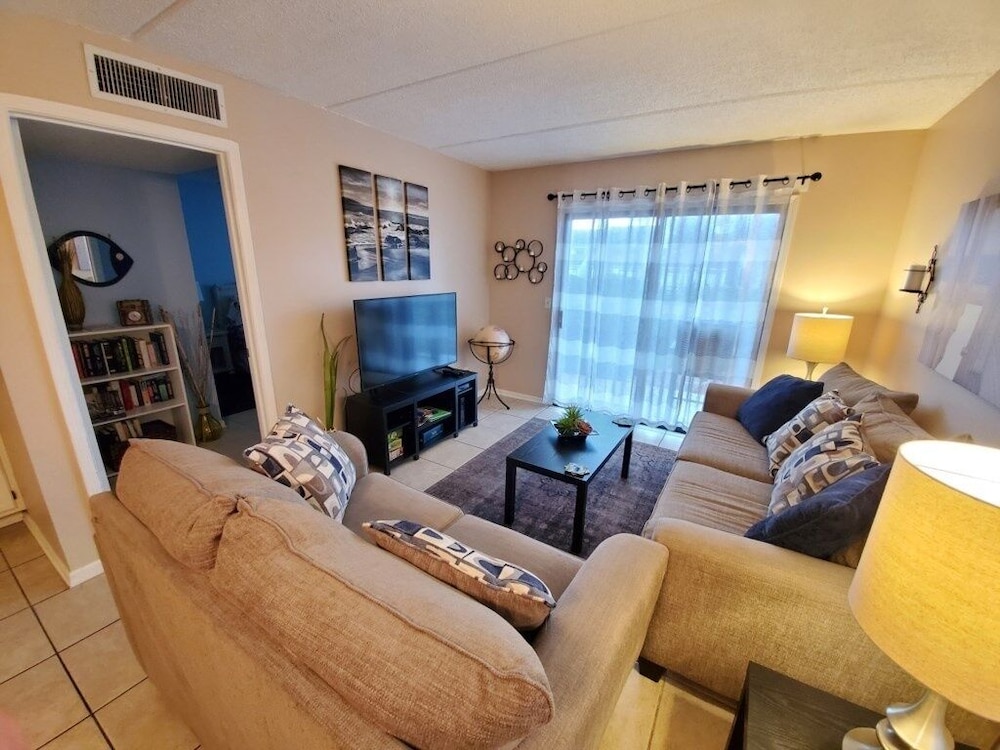 Condo, 2 Bedrooms