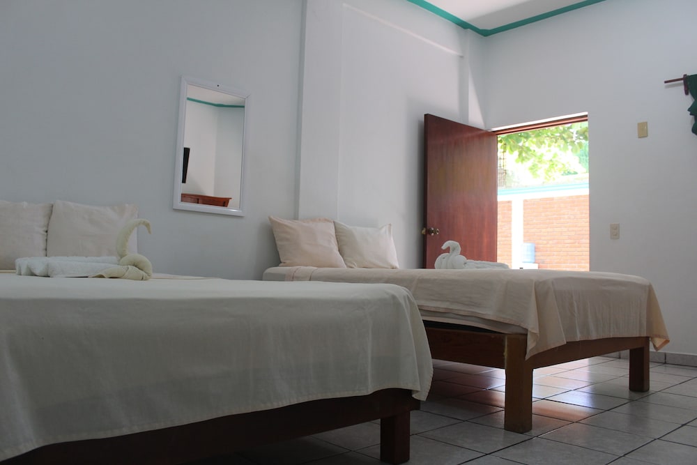 Basic Twin Room - Photo 23