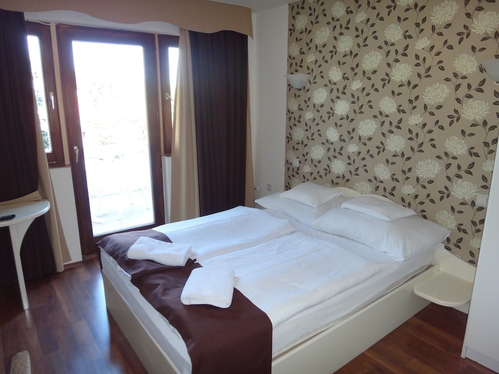 Basic Double Room, 1 Double Bed photo 2