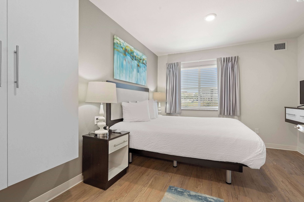 Suite, 3 Bedrooms, Accessible (Hearing) - Photo 6
