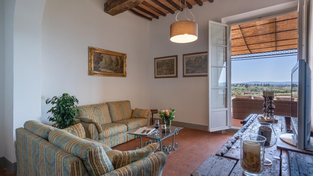Villa photo 1