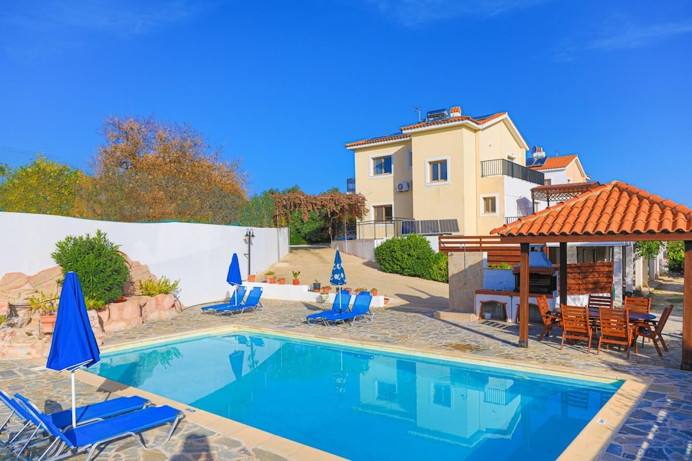 Villa photo 1