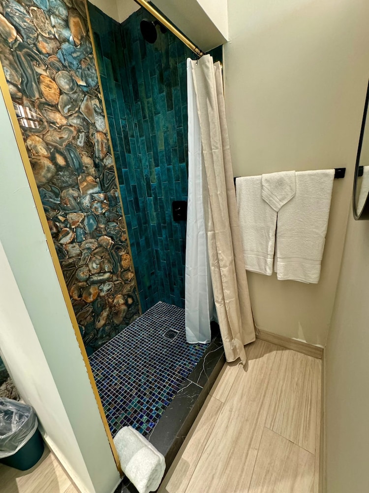 City Room photo 2
